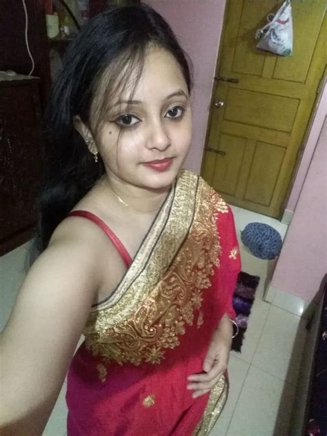 bhabhi nude pics|Desi Nude Bhabhi